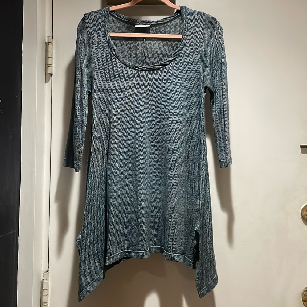 Plume and thread top